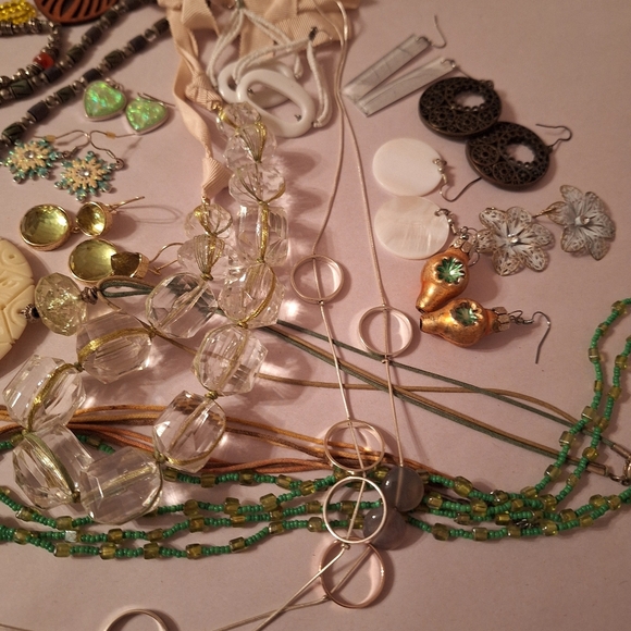Big Lot Gray & Green & White Themed Jewelry Bundle 21 Whimsigoth Fairy Forrest - Picture 4 of 8